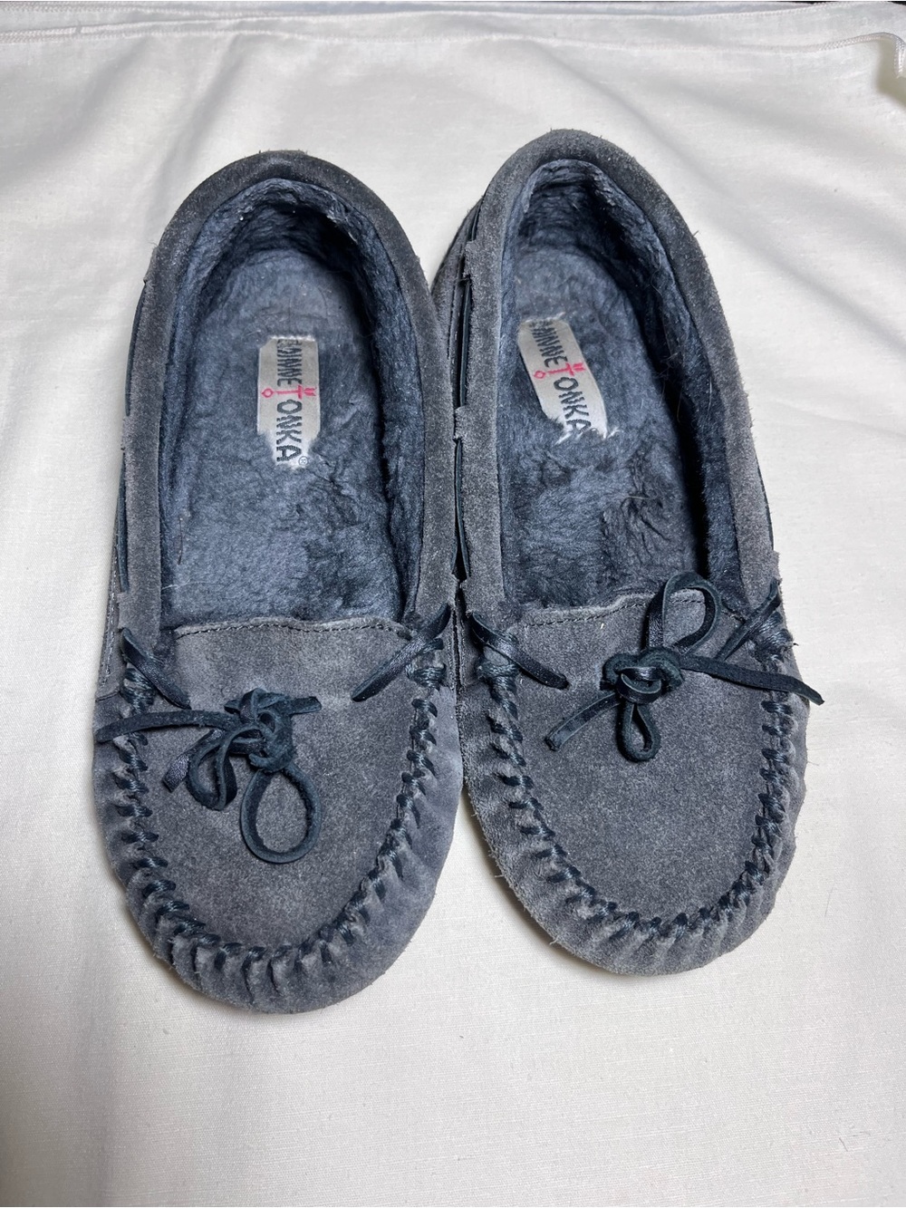 Minnetonka Faux Fur Lined Gray Leather Moccasin Slippers